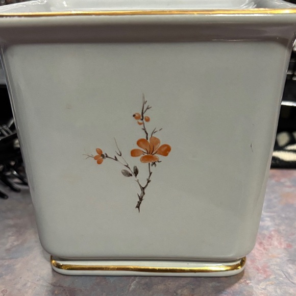 Hyalyn USA Ceramic Piece - Picture 2 of 5